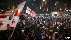 Los partidarios de la oposición georgiana se manifiestan para pedir al gobierno que siga el camino 