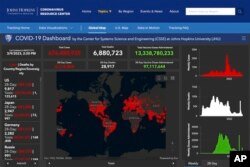 Esta imagen tomada del sitio web de seguimiento de COVID-19 de la Universidad John Hopkins muestra estadísticas globales de coronavirus el 9 de marzo de 2023. (Universidad Johns Hopkins vía AP)