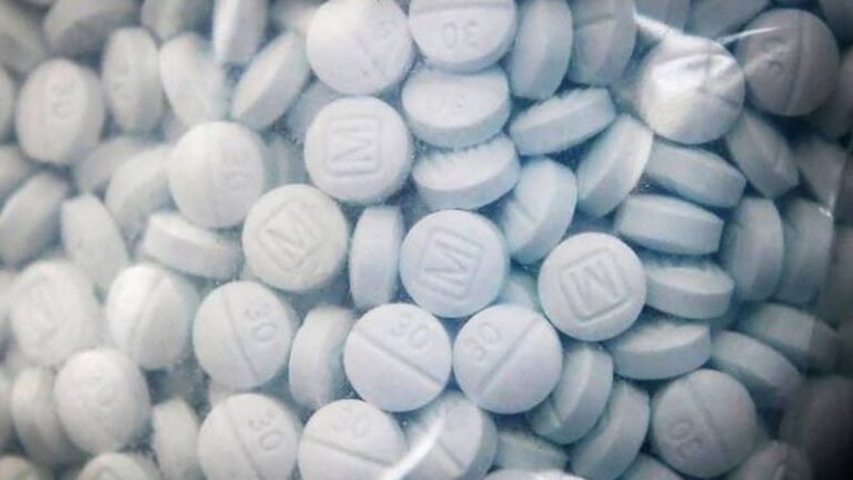 ¿Qué hace que el fentanilo sea tan mortal y cómo pueden las personas prevenir las sobredosis?