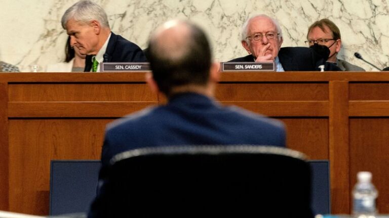 Bernie Sanders critica la ‘codicia corporativa’ ya que el CEO de Moderna no se comprometerá a reducir el costo de la vacuna Covid-19
