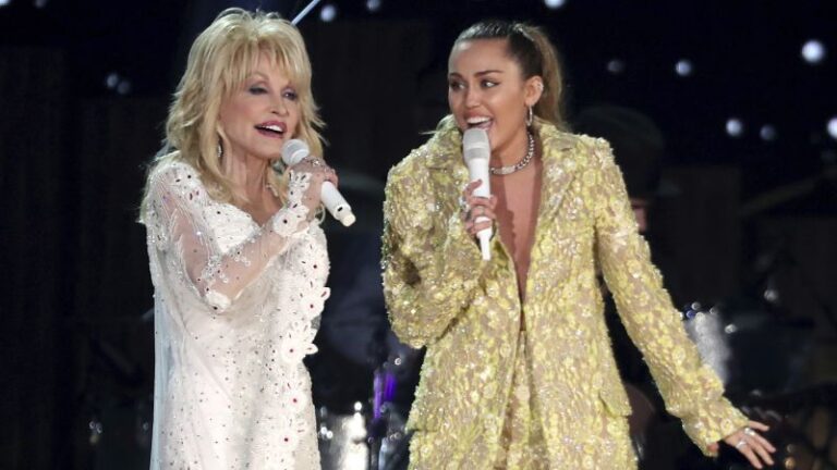 Distrito escolar de Wisconsin prohíbe el dúo ‘Rainbowland’ de Miley Cyrus y Dolly Parton