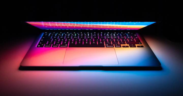 El MacBook Air de Apple con pantalla OLED podría adelantarse, ¿cuándo llegará?  |  Artilugio