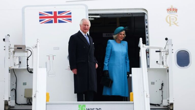 El rey Carlos III llega a Alemania para su primera visita al extranjero como monarca