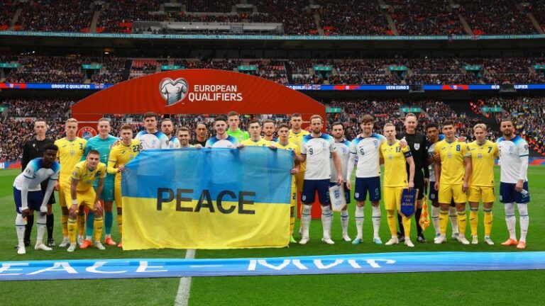 Inglaterra derrota a Ucrania en emotiva noche en el estadio de Wembley