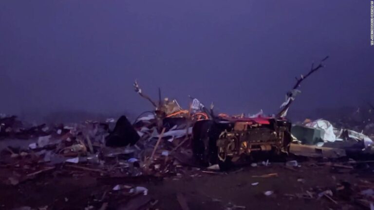 Tornado mortal de Mississippi, tormentas severas barren el sur