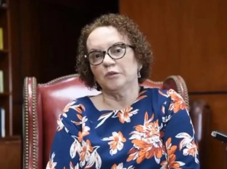 Miriam Germán desmiente que Antoliano Peralta intervenga en asuntos de la PGR