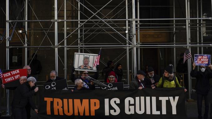 Trump espera al gran jurado mientras Nueva York se prepara para las protestas