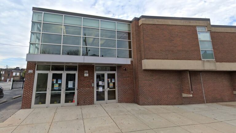 5 estudiantes de Filadelfia enviados al hospital después de beber una sustancia desconocida en la escuela