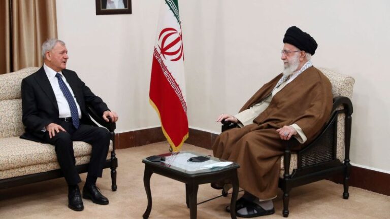 Ayatolá Ali Khamenei: «Incluso un estadounidense en Irak es demasiado», dice el líder de Irán al presidente iraquí