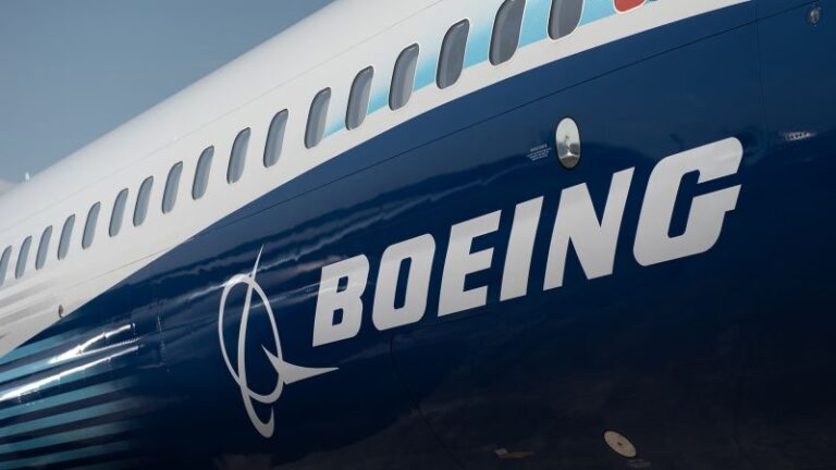 Boeing descubre un nuevo problema con los aviones 737 Max, pero dice que pueden seguir volando