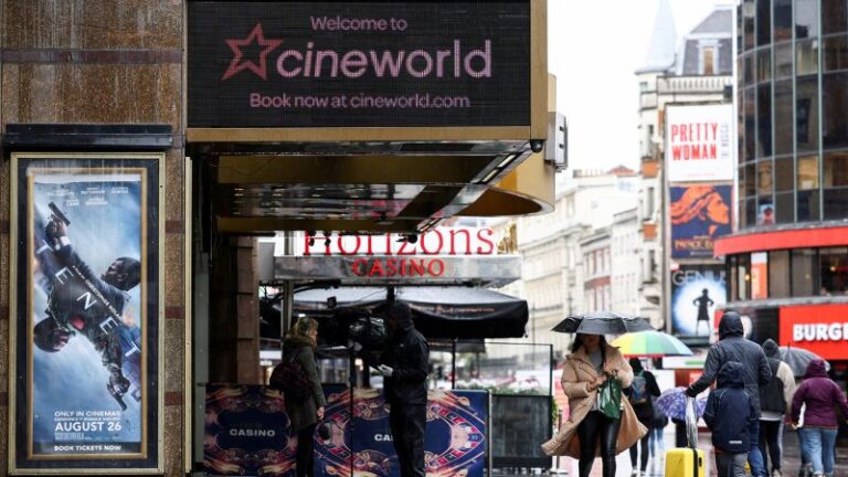 Cineworld comparte el tanque después de que el propietario de Regal Cinemas abandona los planes para vender negocios en EE. UU. Y el Reino Unido