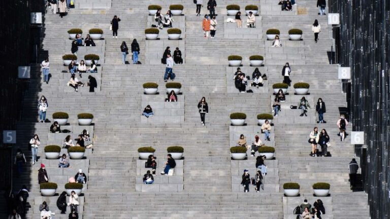 Corea del Sur paga 500 dólares al mes a «jóvenes solitarios» para reinsertarse en la sociedad