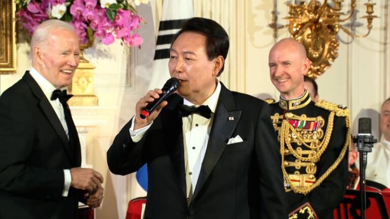Don McLean ofrece dueto con presidente surcoreano que cantó ‘American Pie’ a Biden