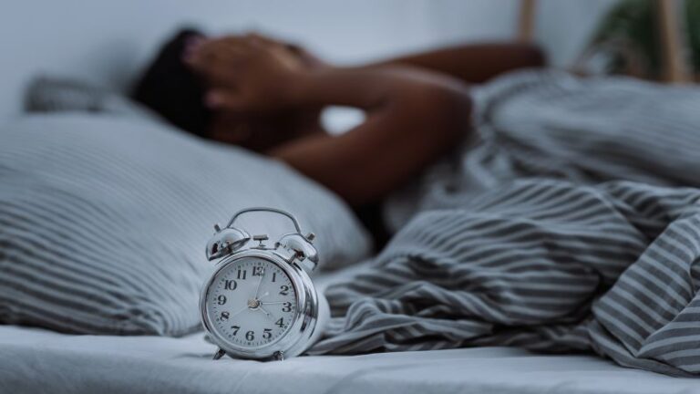 Dormir mal podría aumentar las probabilidades de desarrollar asma, según una investigación