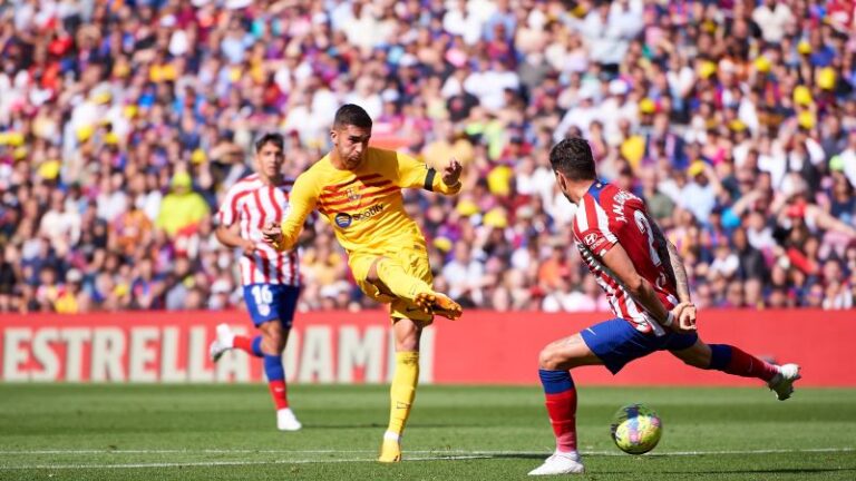 El Barcelona supera al Atlético de Madrid 1-0 para mantener el control firme de la carrera por el título de La Liga