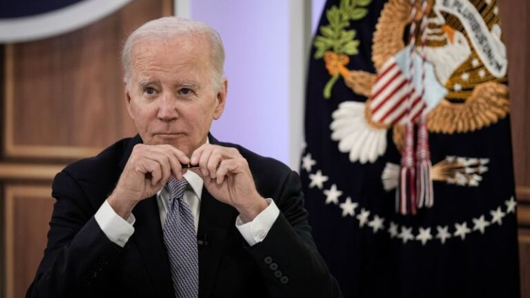 El calor aumenta en Biden a medida que emerge la aprensión demócrata por el enfrentamiento de la deuda