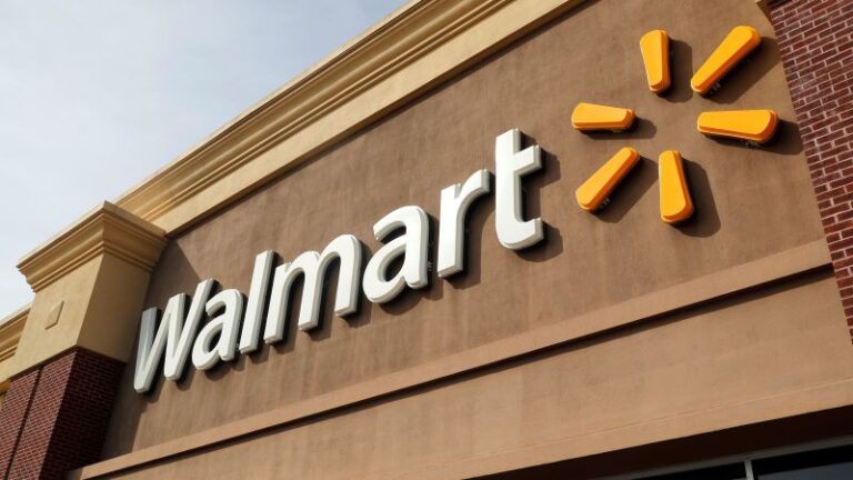 El director de marketing de Walmart en EE. UU. Renuncia cuando el minorista advierte sobre un año difícil
