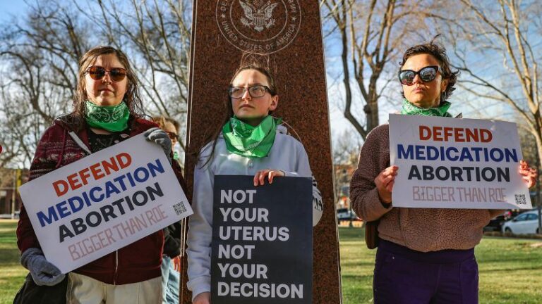 El fallo del juez de Texas sobre el aborto enciende un nuevo enfrentamiento que podría dañar a los republicanos