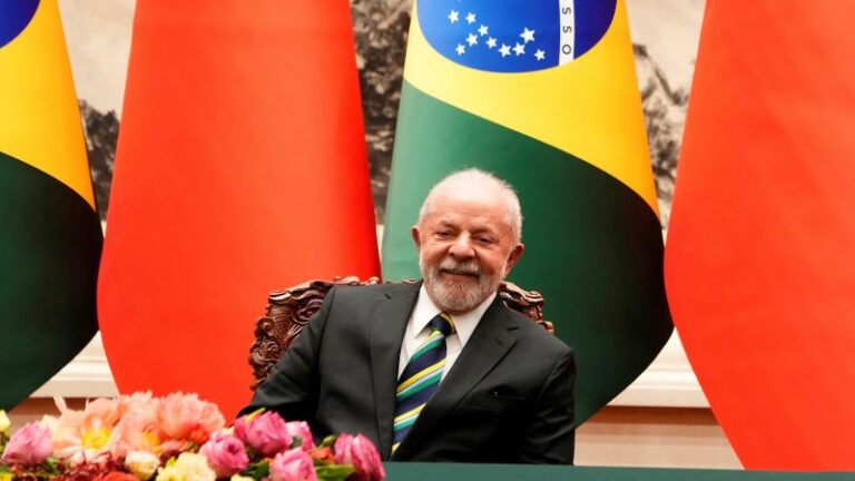 El presidente de Brasil, Luiz Inácio Lula da Silva, dice que Estados Unidos debería dejar de «fomentar» la guerra en Ucrania