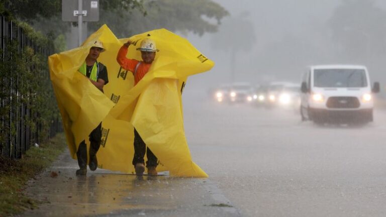 Emergencia por inundación repentina emitida para Fort Lauderdale, áreas circundantes después de 10-14 pulgadas de lluvia el miércoles