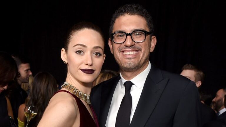 Emmy Rossum y Sam Esmail dan la bienvenida a su hijo