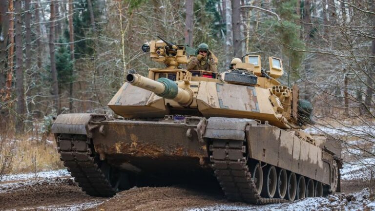 Estados Unidos comenzará a entrenar a las fuerzas ucranianas en los tanques Abrams el próximo mes