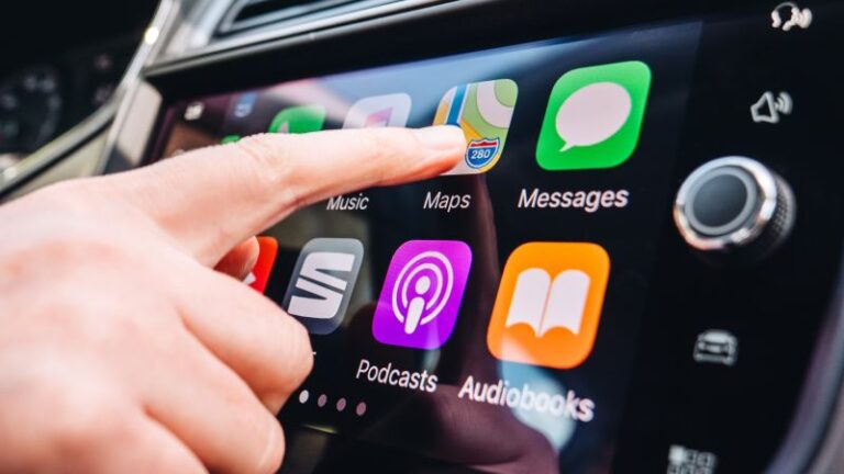 GM planea eliminar Apple CarPlay en vehículos eléctricos, con la ayuda de Google