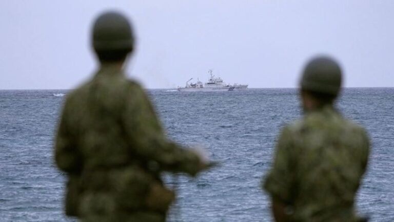 Helicóptero militar japonés se estrella en el mar con 10 personas a bordo