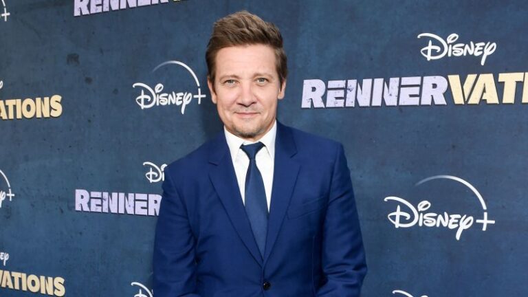 Jeremy Renner vuelve a visitar al ‘increíble grupo de personas’ que lo ayudó a recuperarse de su accidente