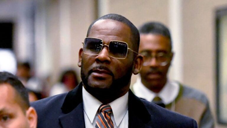 R. Kelly está apelando sus condenas por tráfico sexual y crimen organizado de 2021 en Nueva York y quiere un nuevo juicio