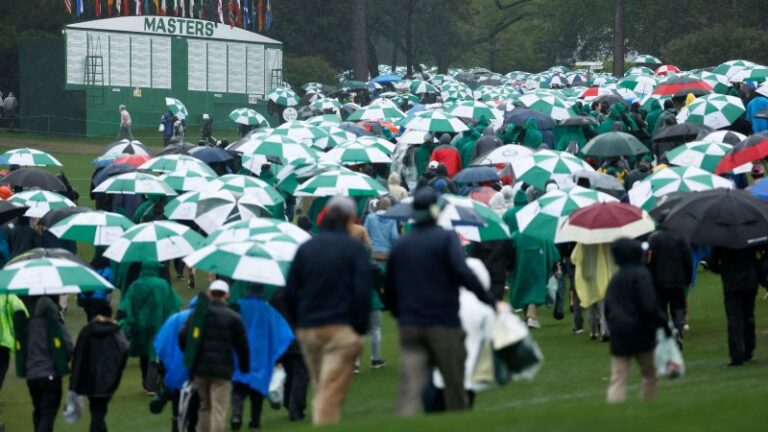 The Masters: Tercera ronda suspendida mientras la lluvia empapa el campo en Augusta National