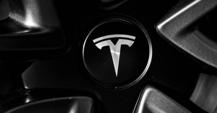 Una foto deja ver cómo será el nuevo diseño del Tesla Model 3, y te va a encantar |  Motor