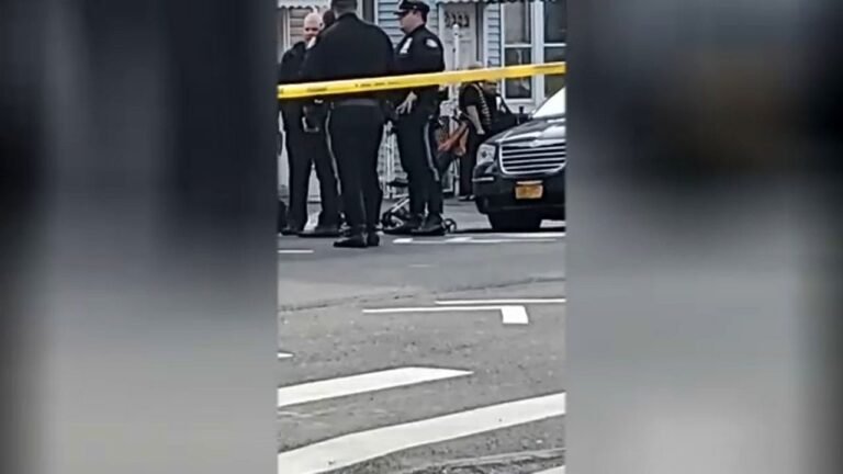 Una niña resulta arrollada en su cochecito en Queens