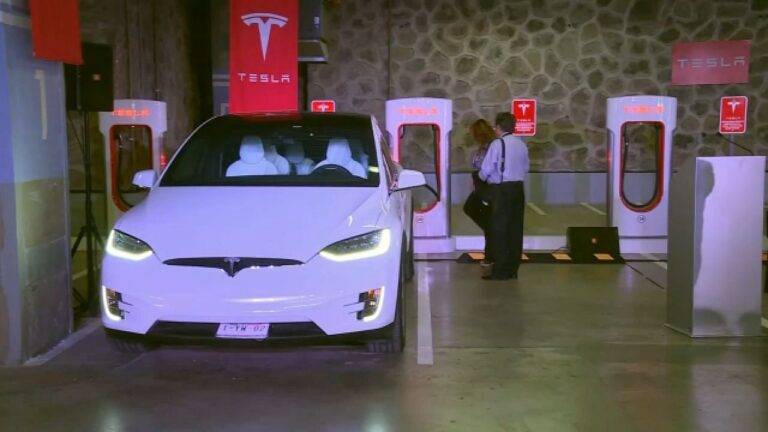 Tesla reduce el precio de sus autos