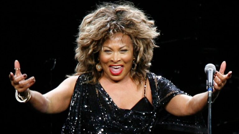 Tina Turner, la imparable cantante e intérprete, muere