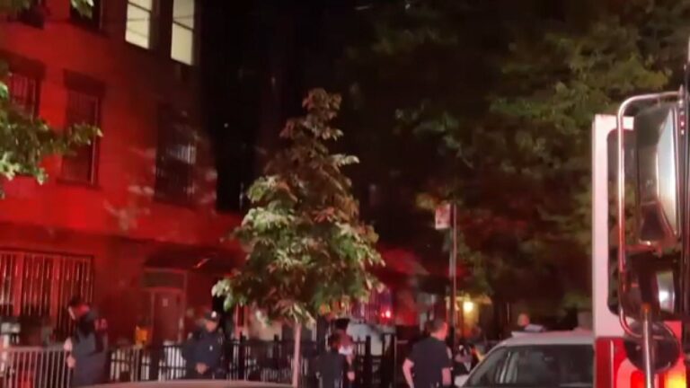 Dos muertos y varios heridos tras un incendio en Brooklyn