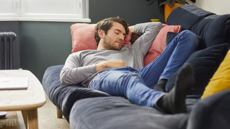 Las siestas diurnas pueden ser buenas para el cerebro, según un estudio