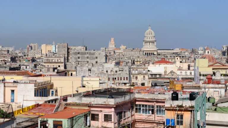 China opera instalaciones militares y de espionaje en Cuba durante años, dicen funcionarios estadounidenses
