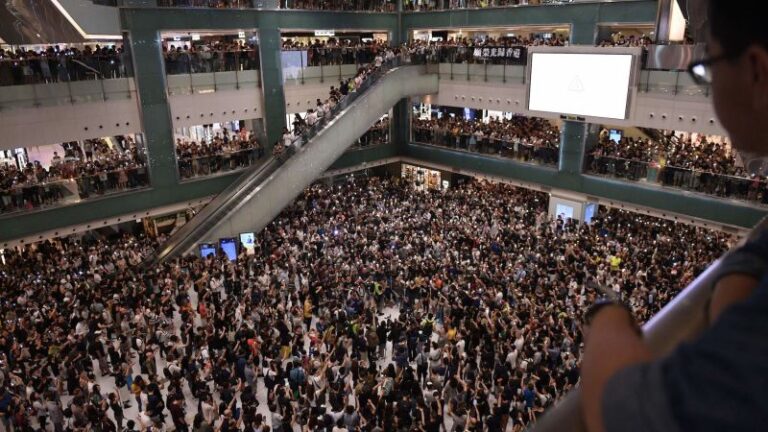 El himno de protesta de Hong Kong desaparece de las plataformas de música en línea después de que el gobierno busca la prohibición total