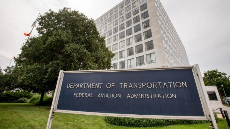 El sindicato de controladores de tráfico aéreo presiona por una solución de dotación de personal después del mordaz informe de vigilancia del DOT