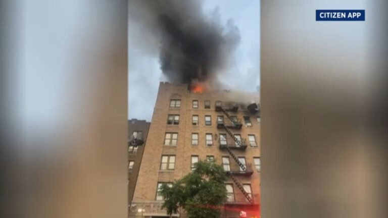 Un incendio de 5 alarmas deja siete heridos en El Bronx