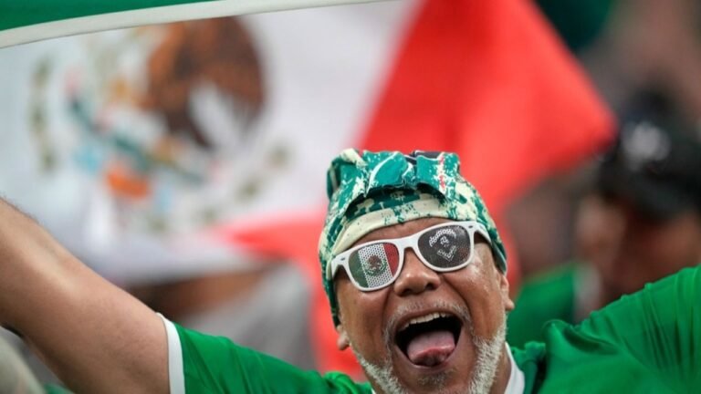 De la mano de Lozano, México busca pase a segunda ronda