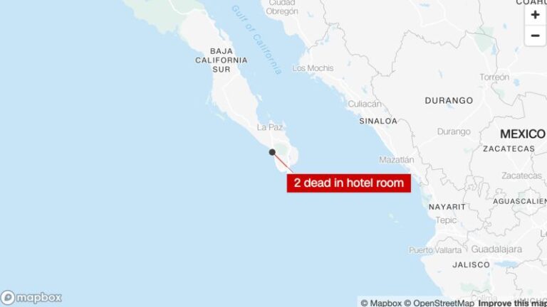 Mujer estadounidense y hombre no identificado encontrados muertos en habitación de hotel en ciudad turística mexicana, dicen las autoridades