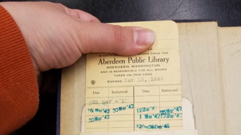 Muy atrasado: libro devuelto a la biblioteca de Washington 81 años después de haber sido prestado