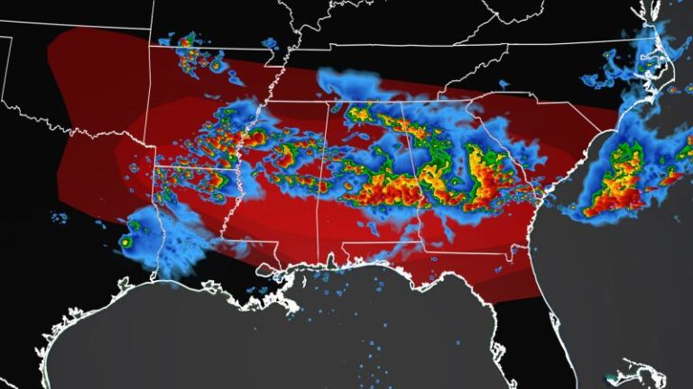 Se emitieron más de 250 informes de tormentas debido a que el clima severo dejó sin electricidad a cientos de miles en todo el sur