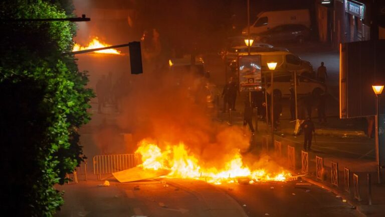 Tiroteo en Nanterre: más de 600 arrestados mientras Francia ve la tercera noche de violencia después de que la policía matara a tiros a un joven de 17 años