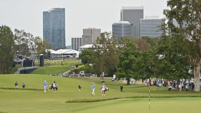 US Open: los récords caen y los hoyos en uno caen mientras Rickie Fowler y Xander Schauffele lideran sin aliento la primera ronda