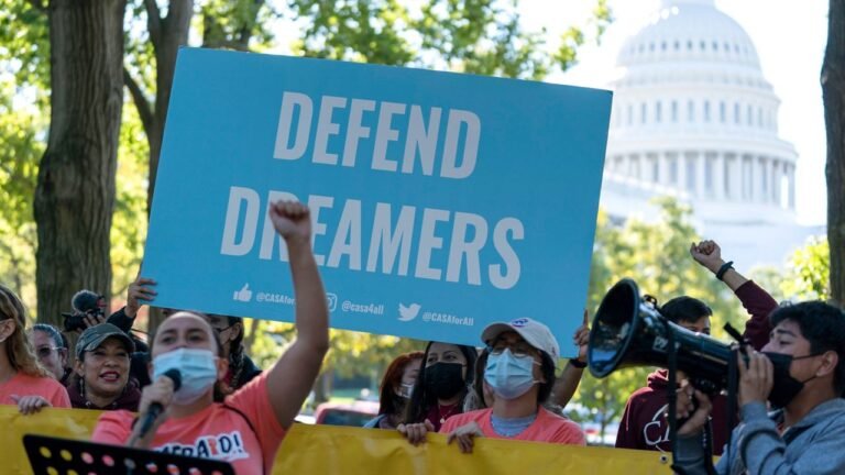 Biden pide al Congreso la solución definitiva para «soñadores»