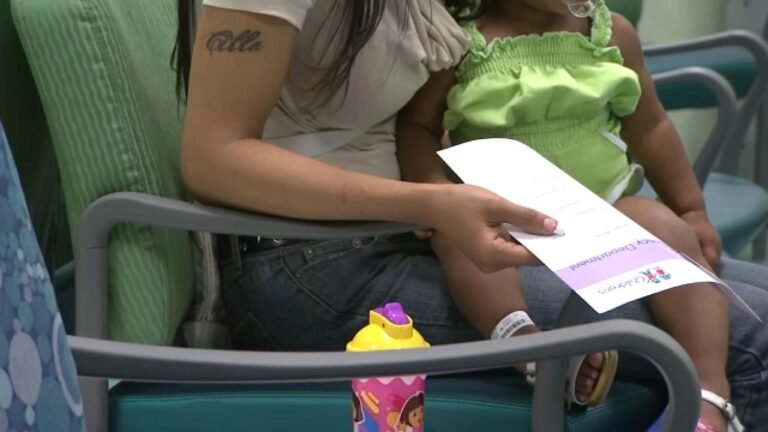 Estudio sugiere tomar es serio dolores de estomago de hijos