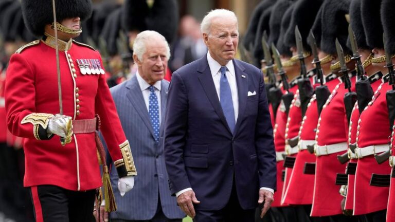 Biden se reúne con el rey Carlos III por primera vez desde la coronación